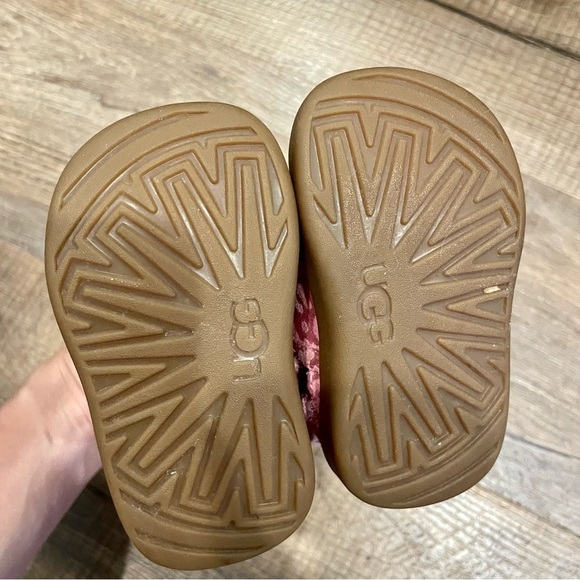 UGG Jorie II Glitter Leopard Boots in Pink - Picture 6 of 9